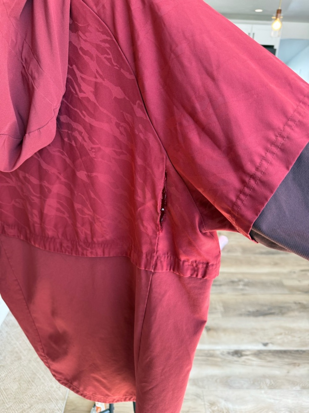 Men’s Adidas Maroon & Burgundy Hooded Pullover Windbreaker - Picture 5 of 7